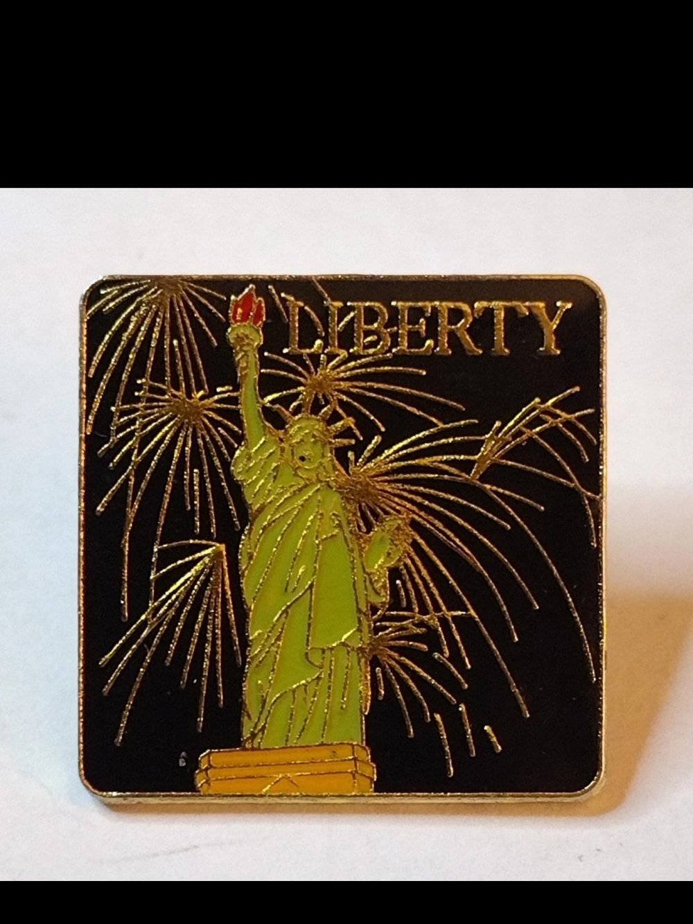 Statue of Liberty Fireworks New York City at Night Souvenir Lapel Pin Marked CMI